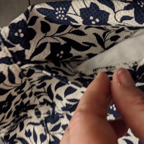 Chaps Stretch Navy & White Floral Mini Skirt, Size 6 - Picture 2 of 6